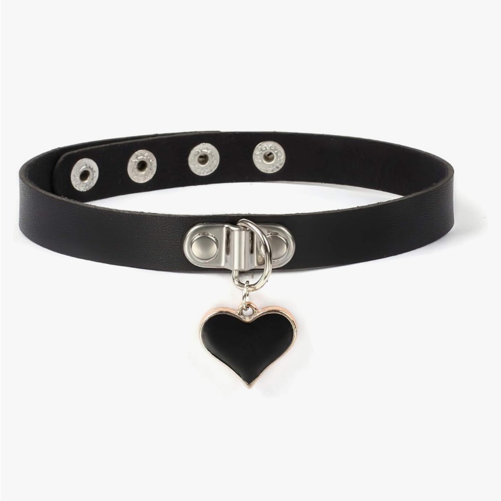YUESUO
Girls Love Heart Choker PU Leather Collar Punk Necklace Vintage Goth